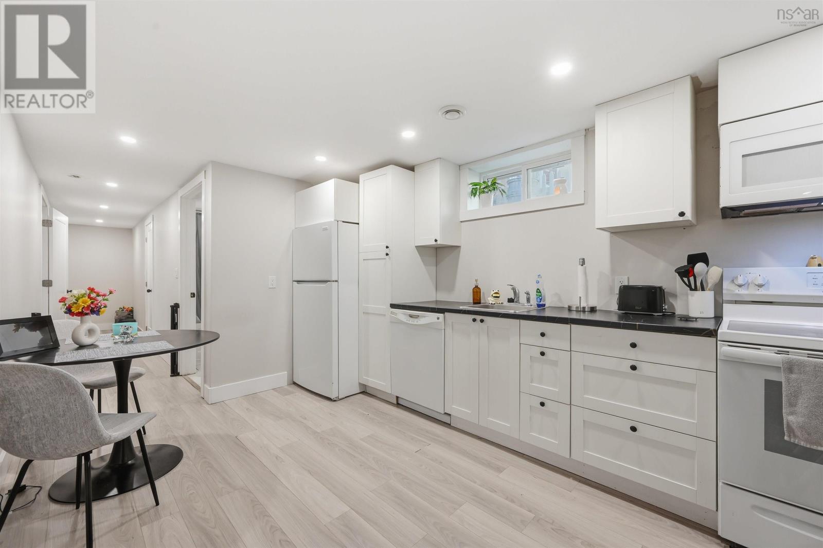 8b Gordon Street Property Photo 24