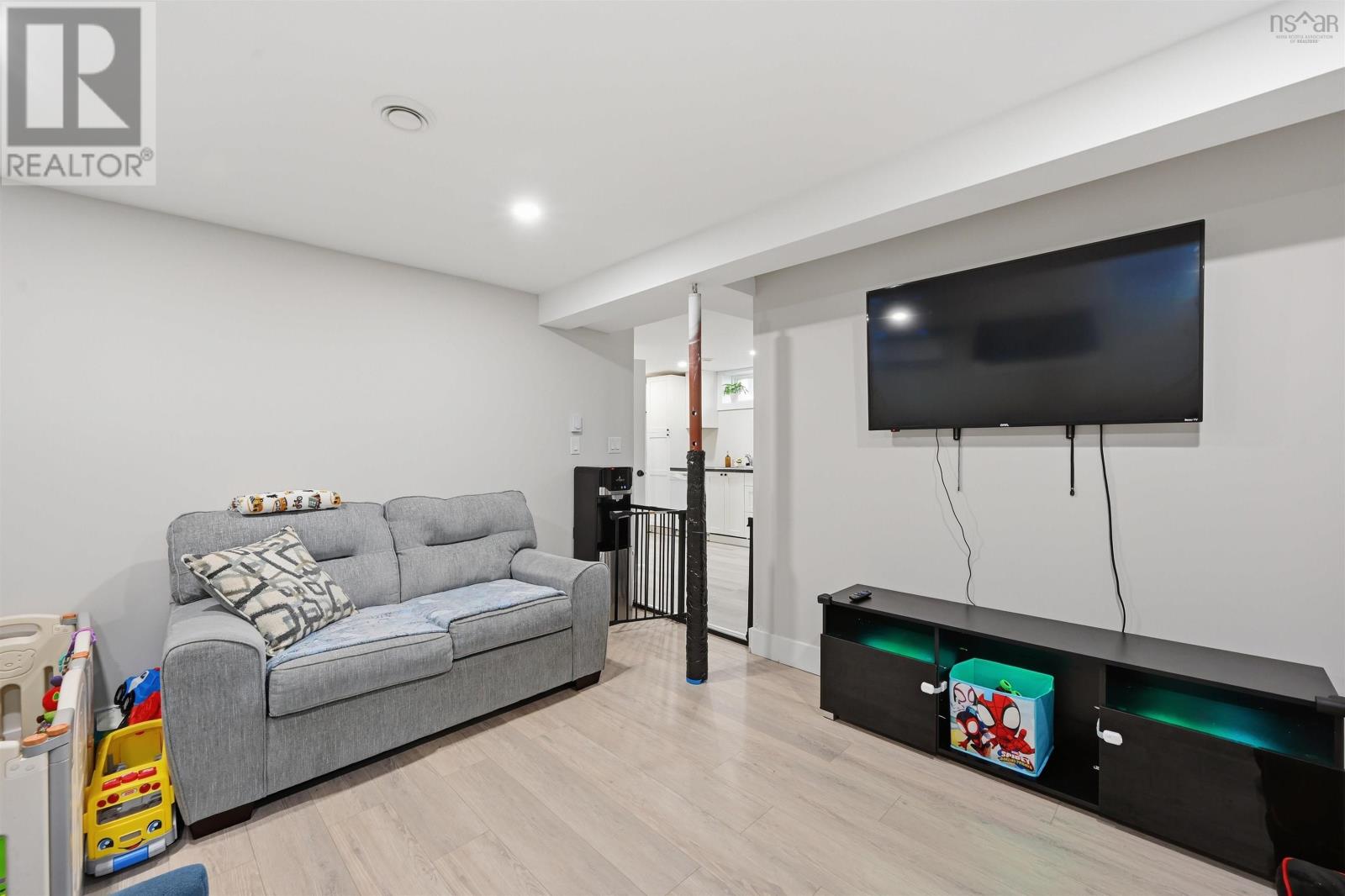 8b Gordon Street Property Photo 29
