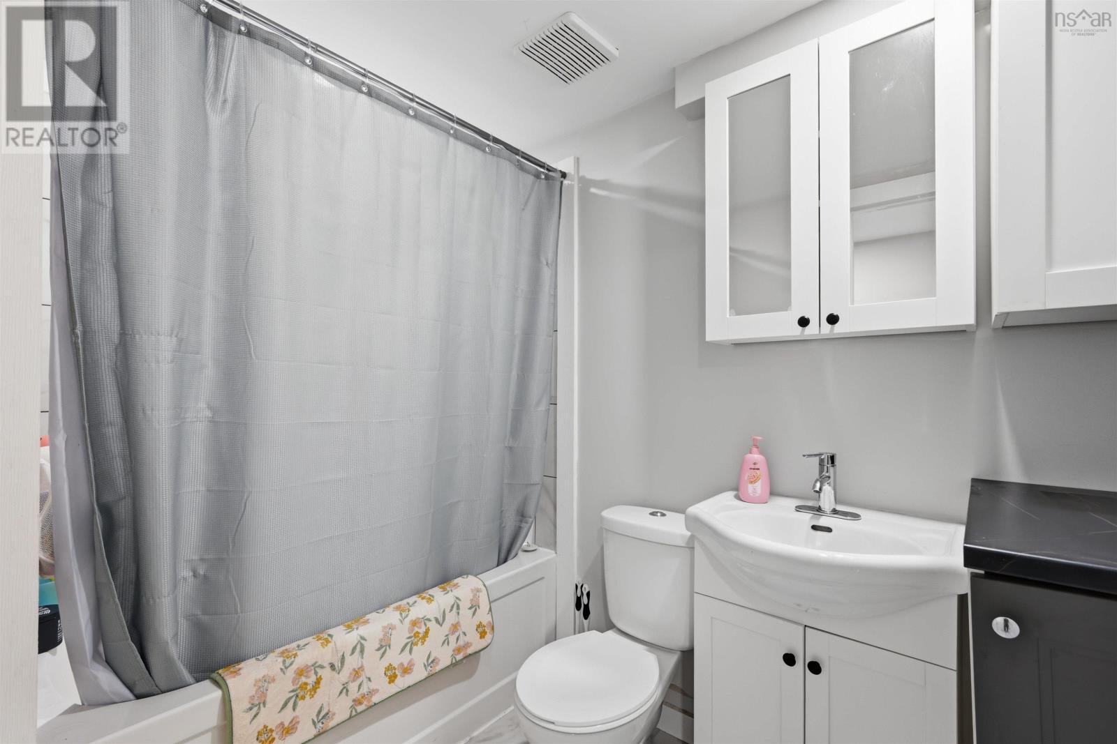 8b Gordon Street Property Photo 32
