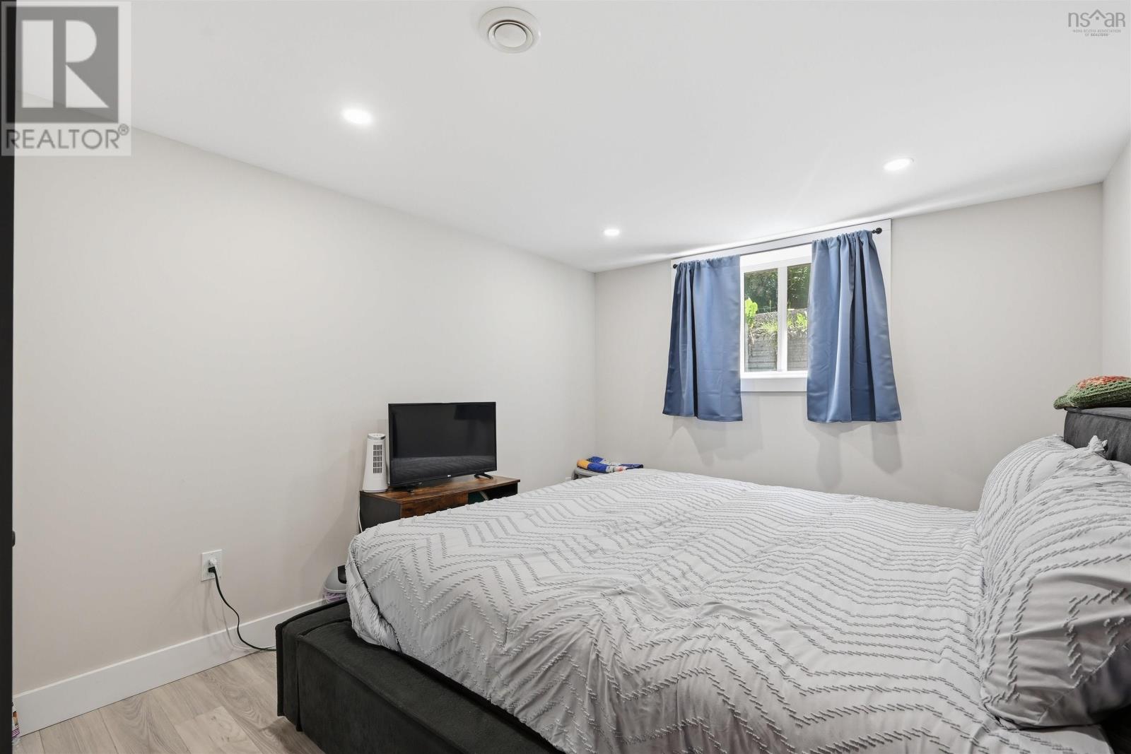 8b Gordon Street Property Photo 35