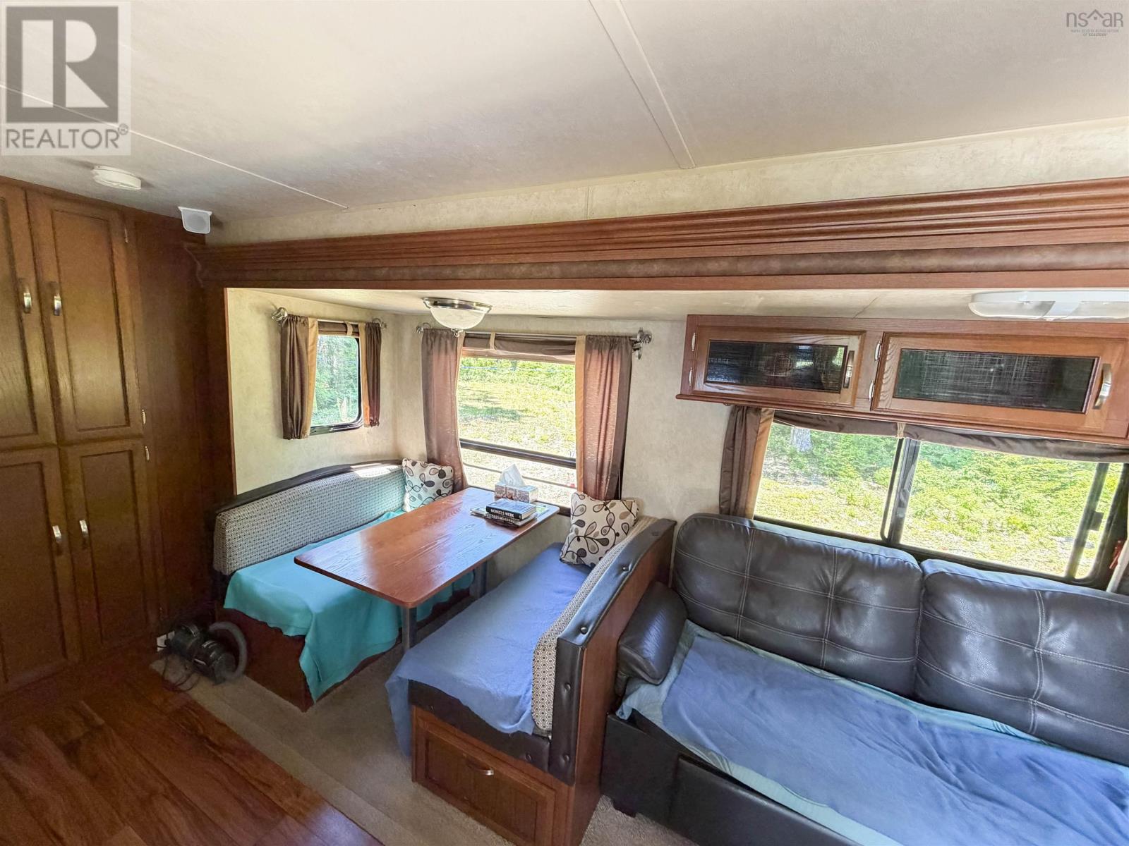 439 Plymouth Gentian Road Property Photo 4