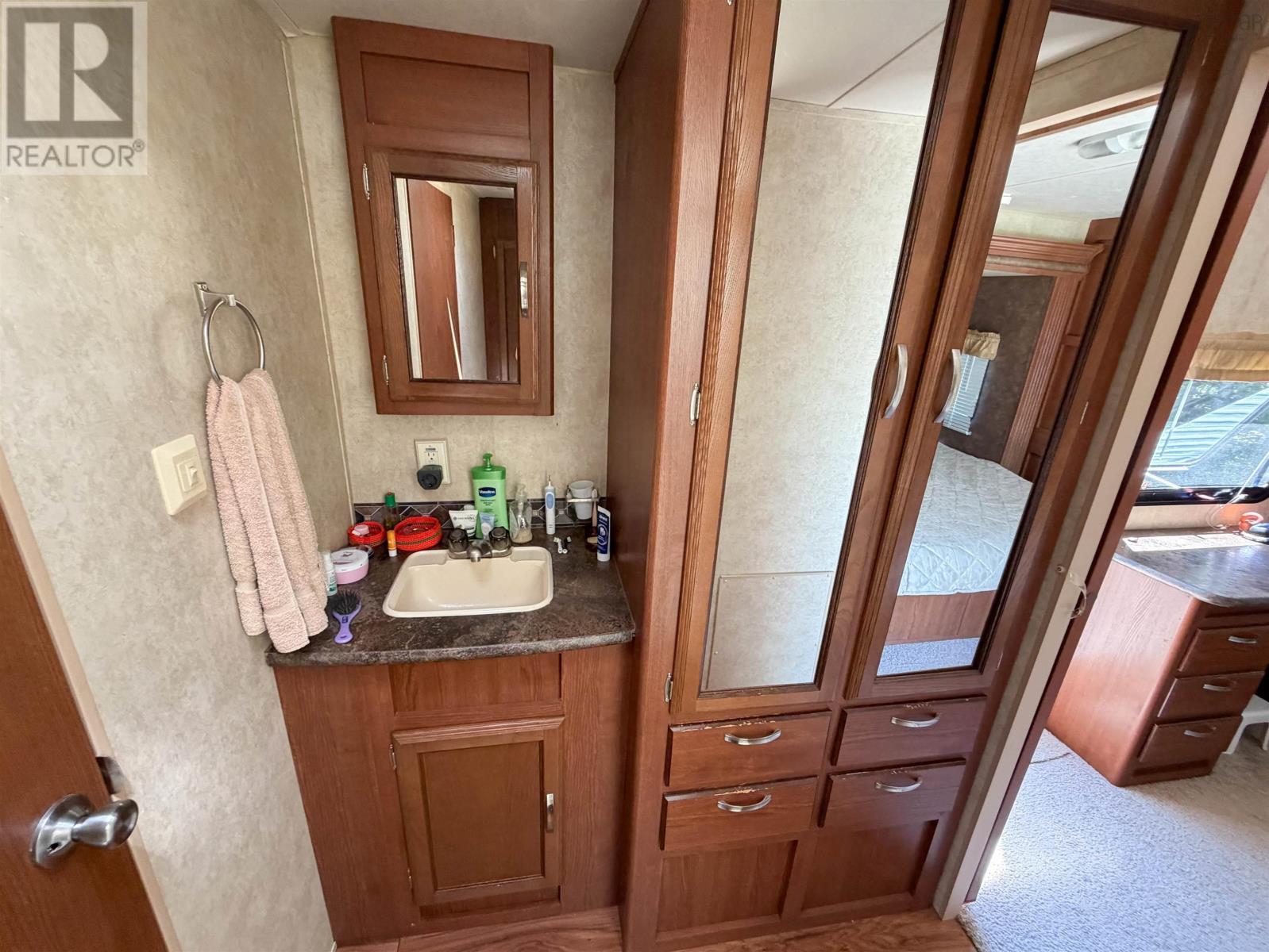 439 Plymouth Gentian Road Property Photo 6