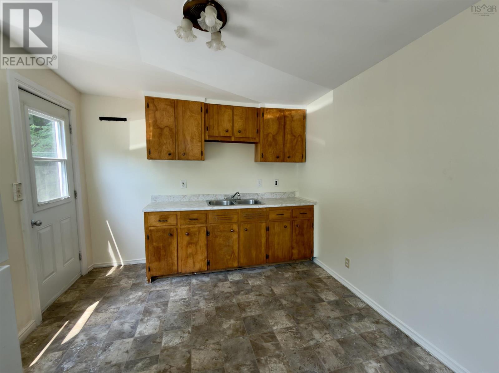 13 Chester Avenue Property Photo 2