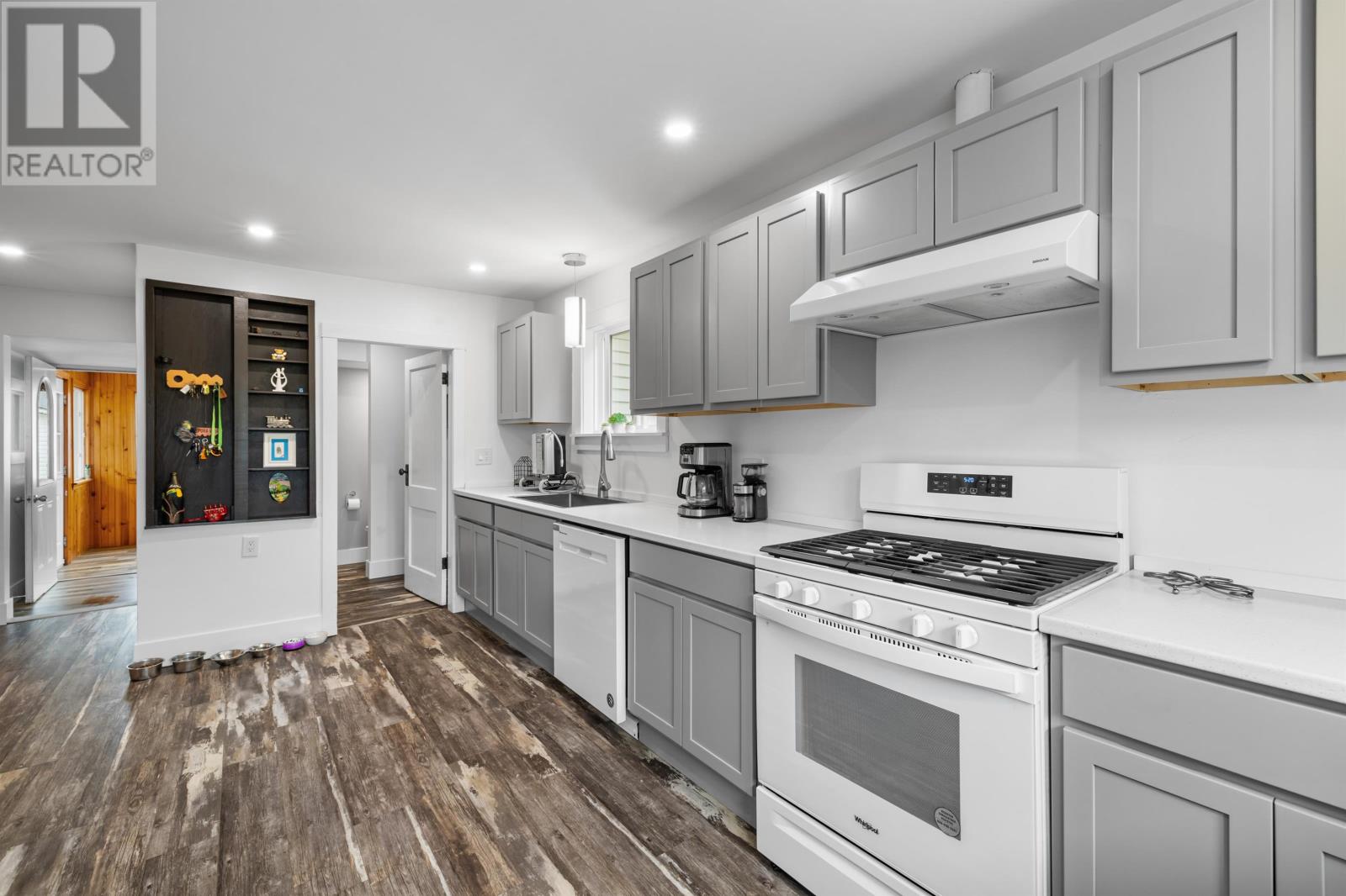 7651-7653 St. Peters Road Property Photo 4