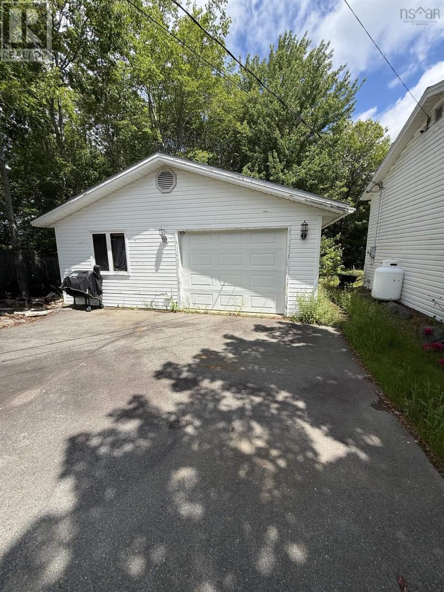 115 Dawson Heights Property Photo 3