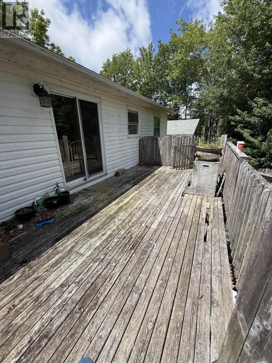 115 Dawson Heights Property Photo 26