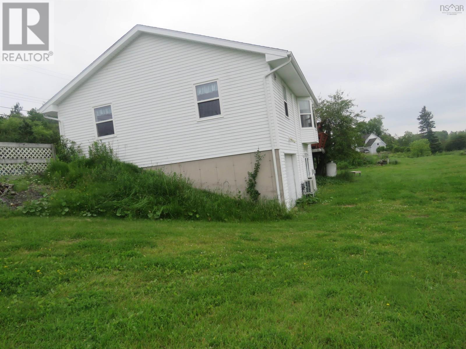 2274 South Main Street Property Photo 4