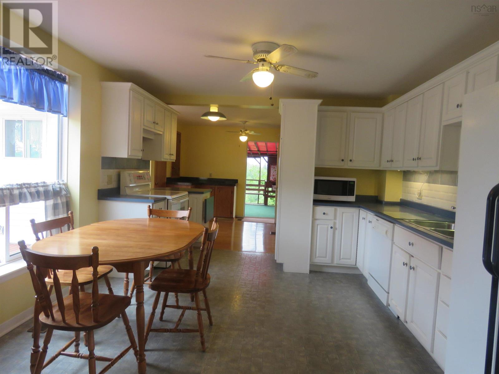 2274 South Main Street Property Photo 15