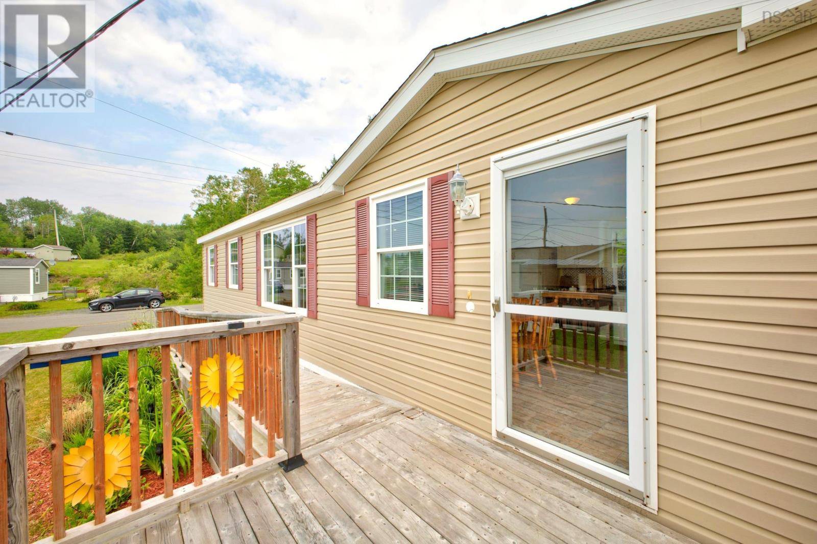 1047 Glen Forest Drive Property Photo 3
