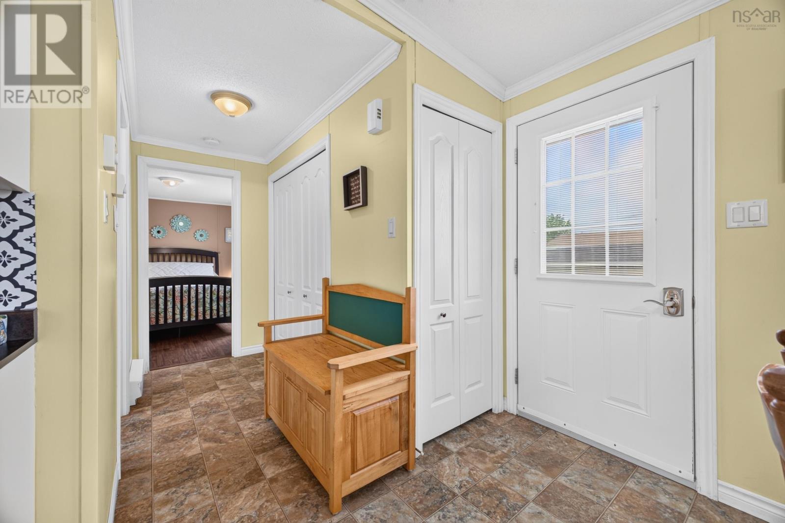 1047 Glen Forest Drive Property Photo 4