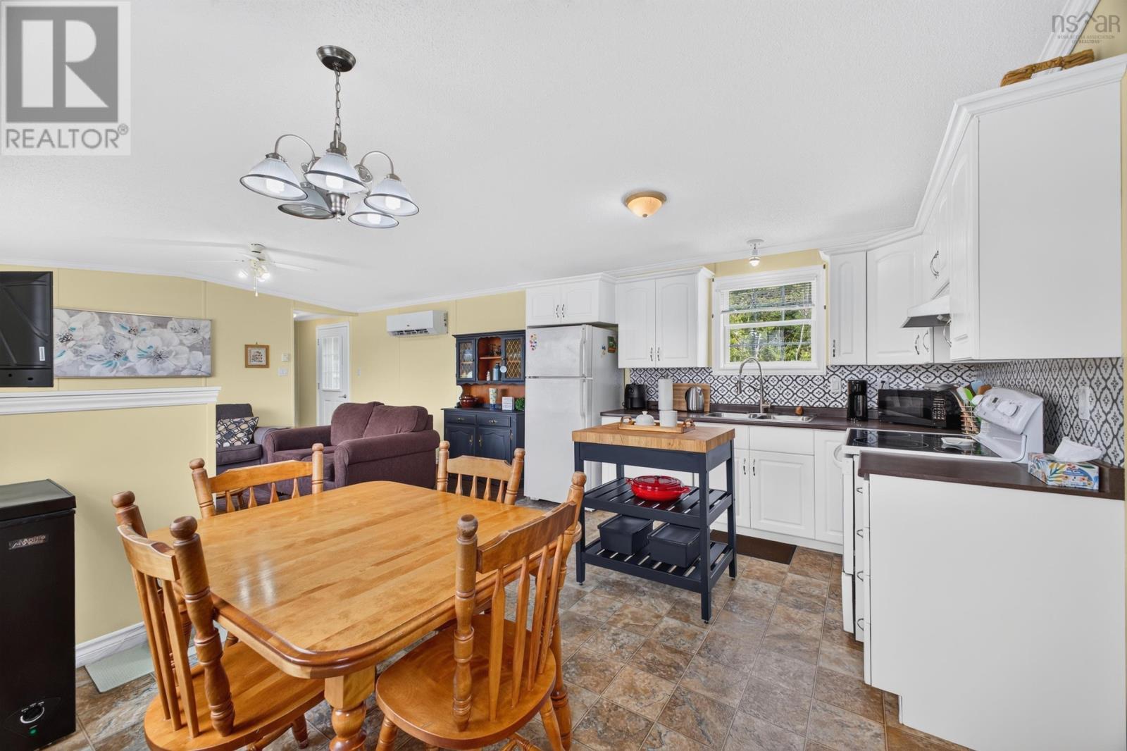 1047 Glen Forest Drive Property Photo 8