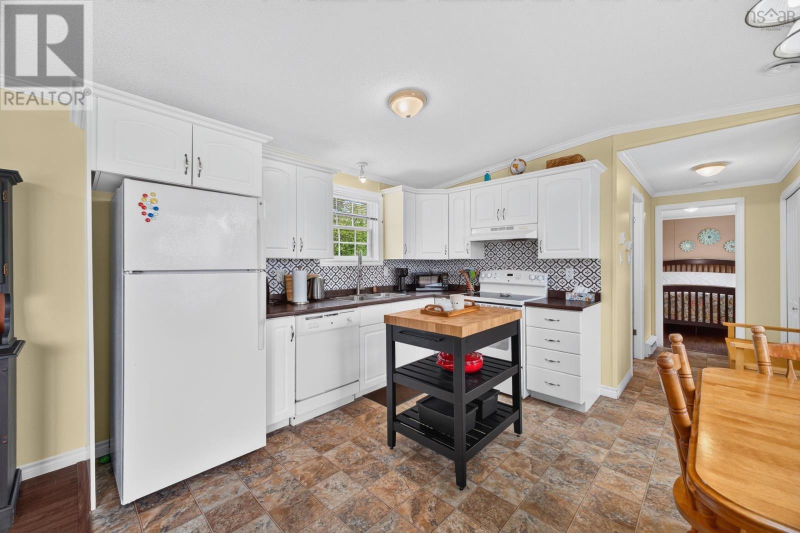 1047 Glen Forest Drive Property Photo 10