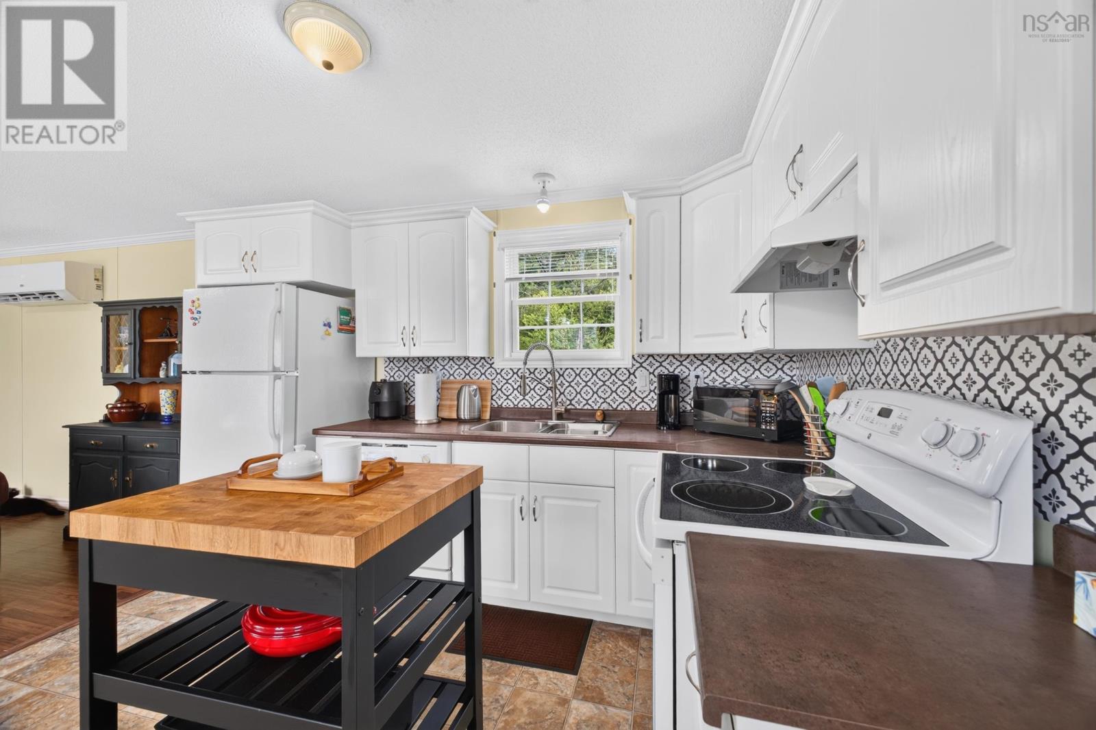 1047 Glen Forest Drive Property Photo 11