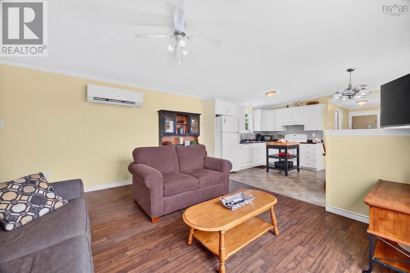 1047 Glen Forest Drive Property Photo 13
