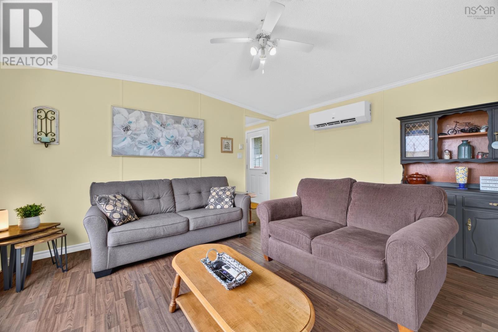 1047 Glen Forest Drive Property Photo 14