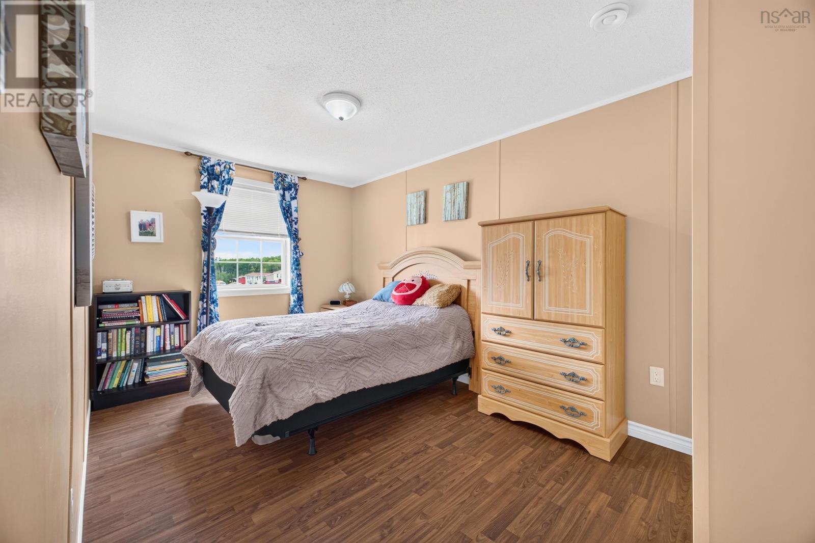 1047 Glen Forest Drive Property Photo 18