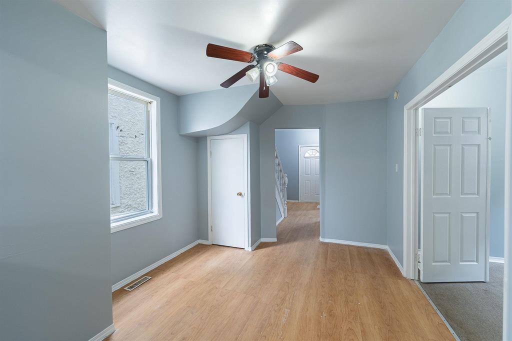 558 Langside Street Property Photo 7