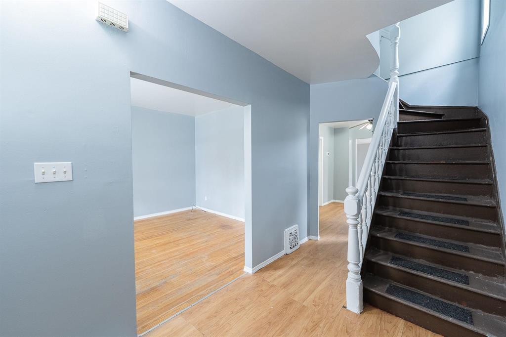 558 Langside Street Property Photo 8