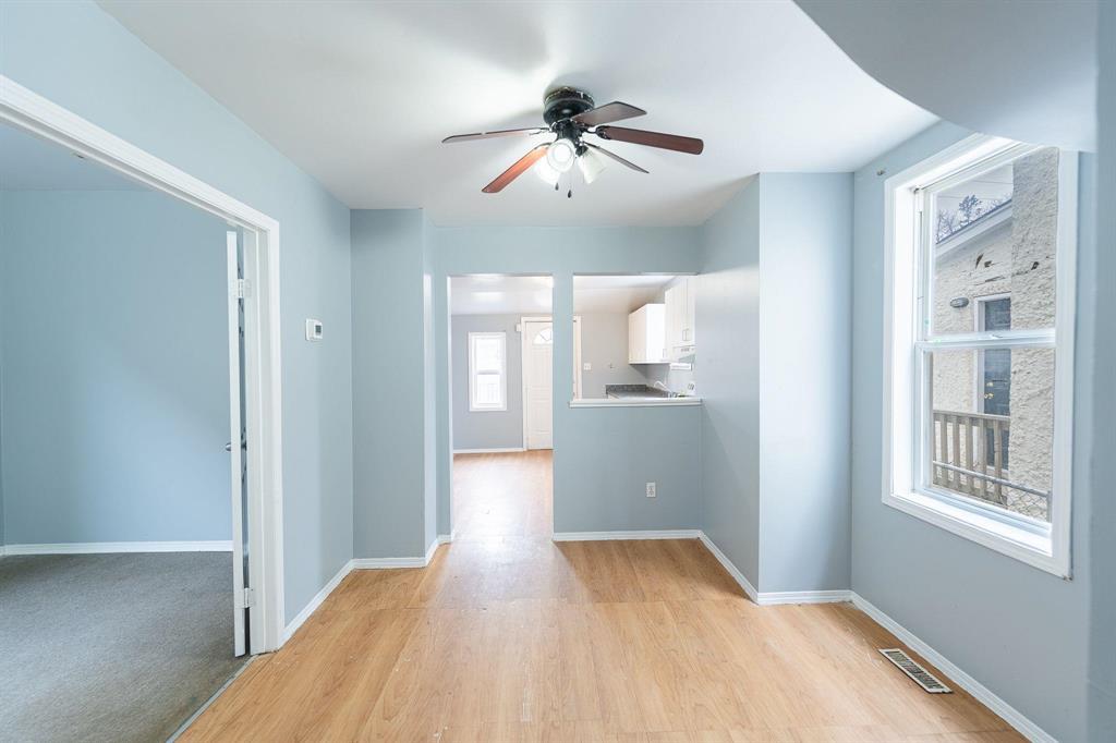 558 Langside Street Property Photo 9
