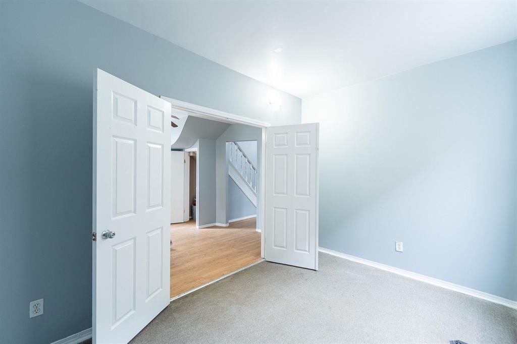 558 Langside Street Property Photo 11