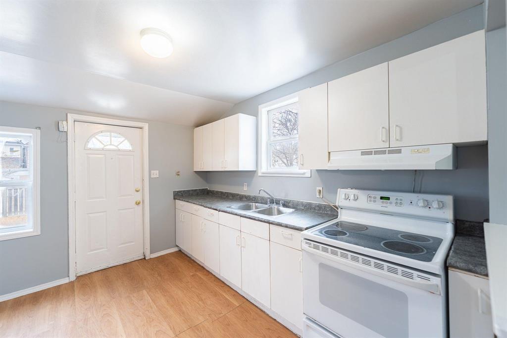 558 Langside Street Property Photo 13