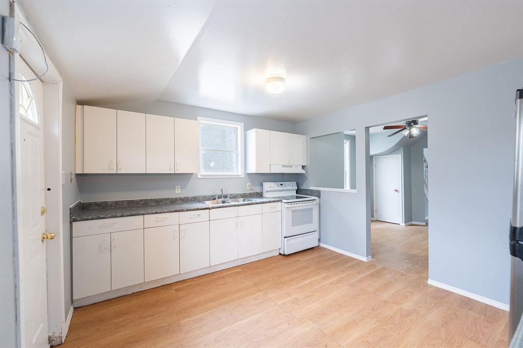 558 Langside Street Property Photo 15