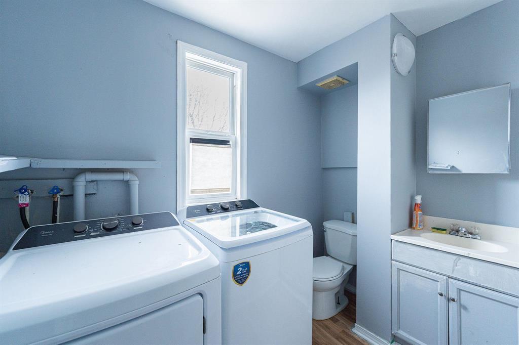 558 Langside Street Property Photo 17
