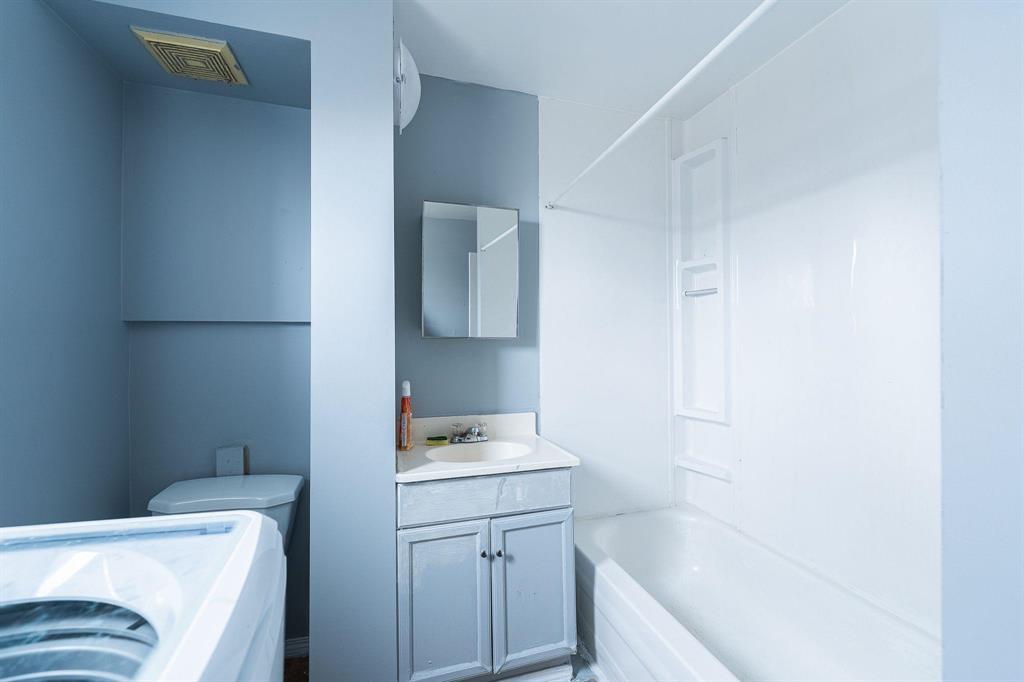 558 Langside Street Property Photo 18