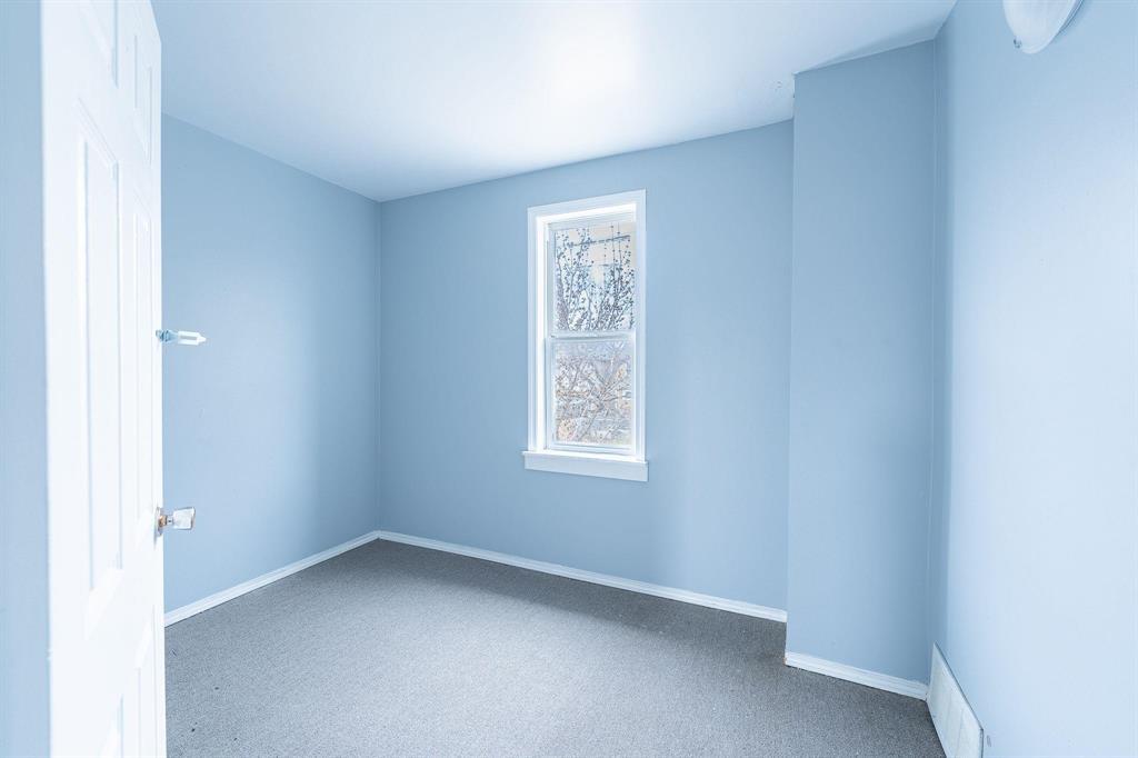 558 Langside Street Property Photo 19