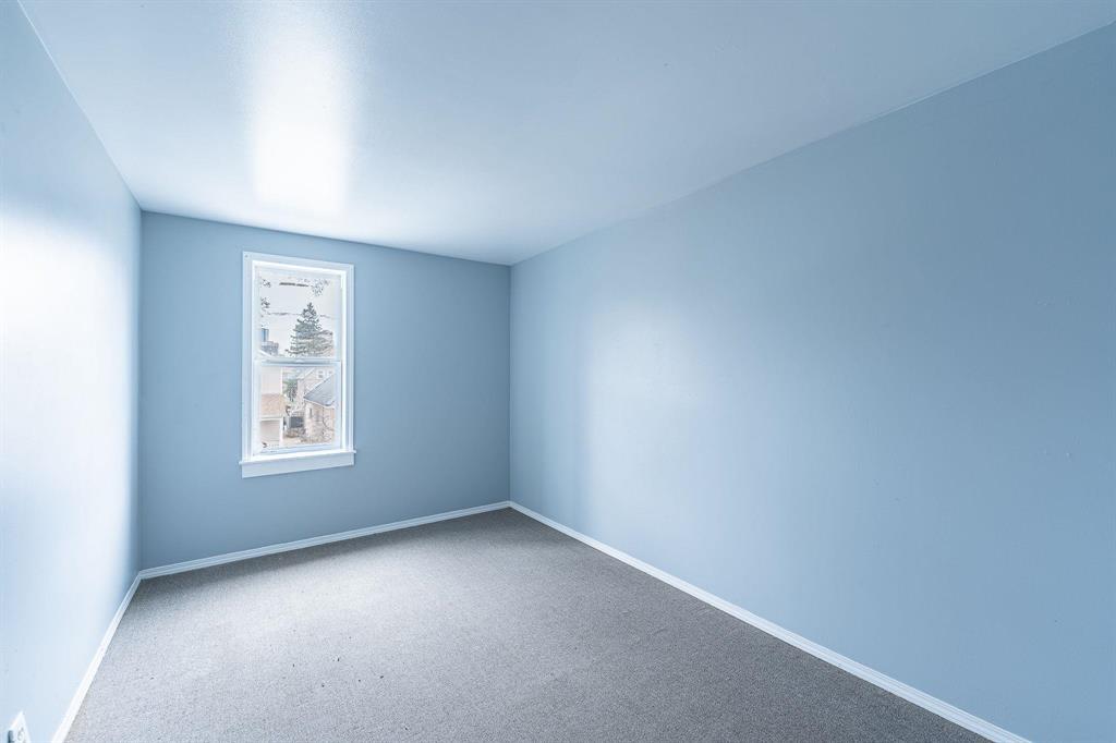 558 Langside Street Property Photo 21