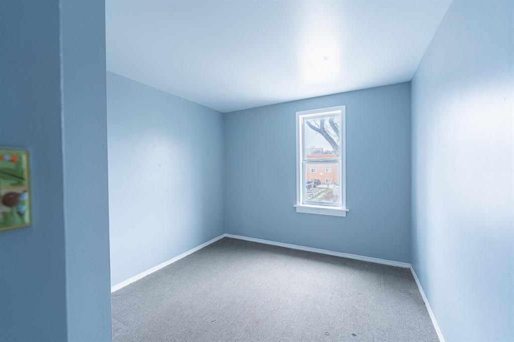 558 Langside Street Property Photo 25