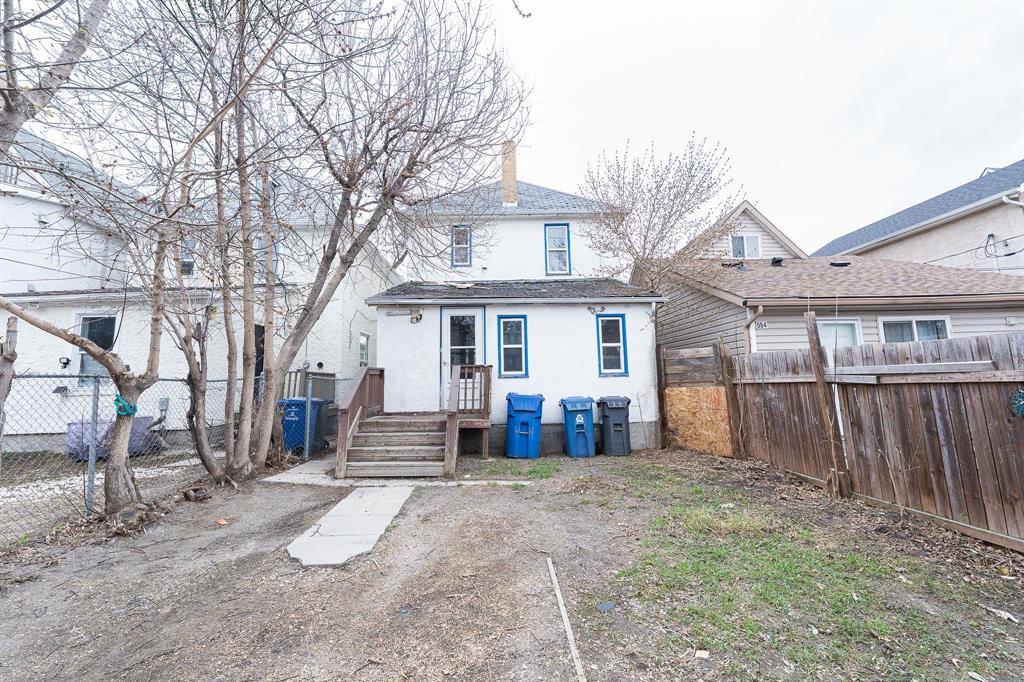 558 Langside Street Property Photo 26