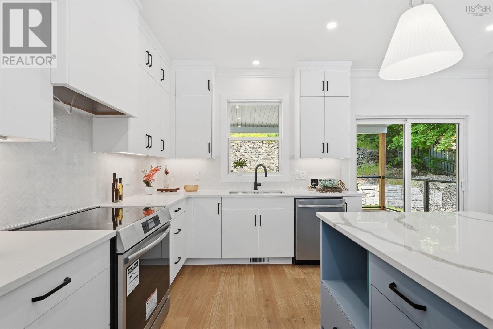 398 Shore Drive Property Photo 14