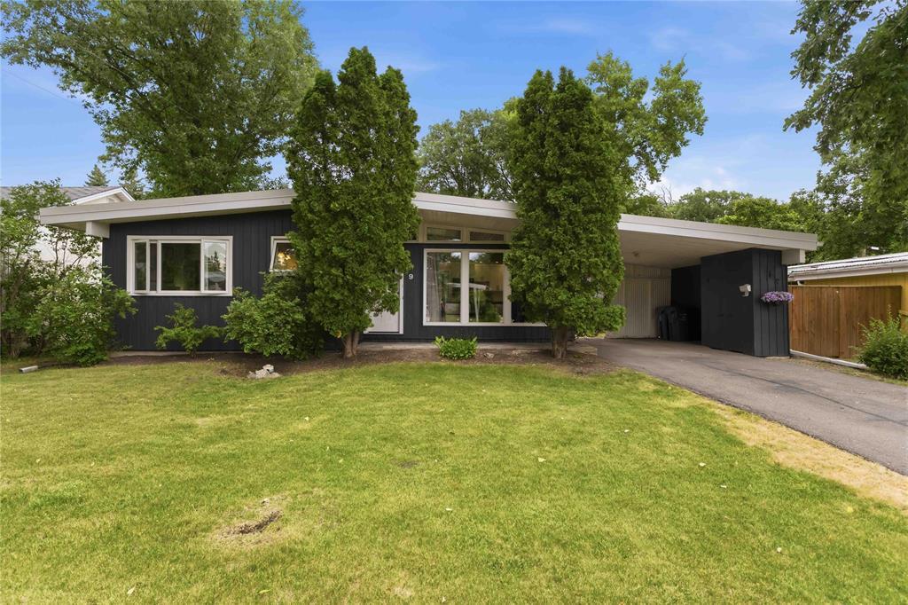 9 Iroquois Bay Property Photo 1