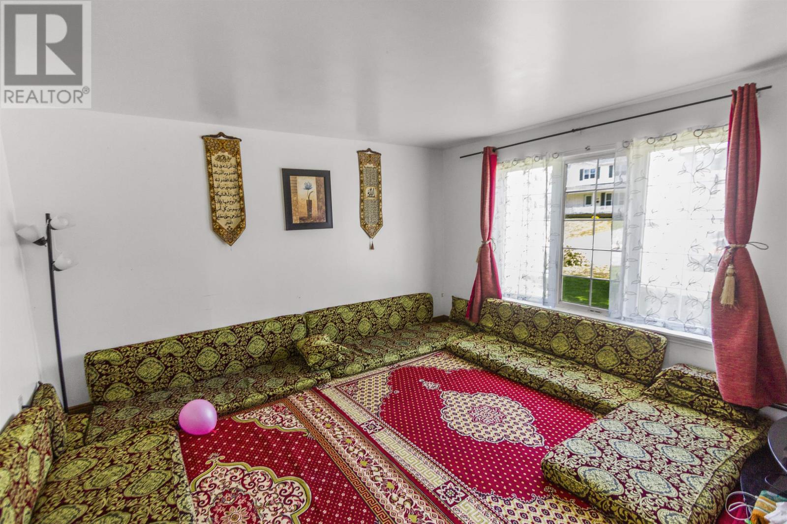 609-611 Queen Street Property Photo 5
