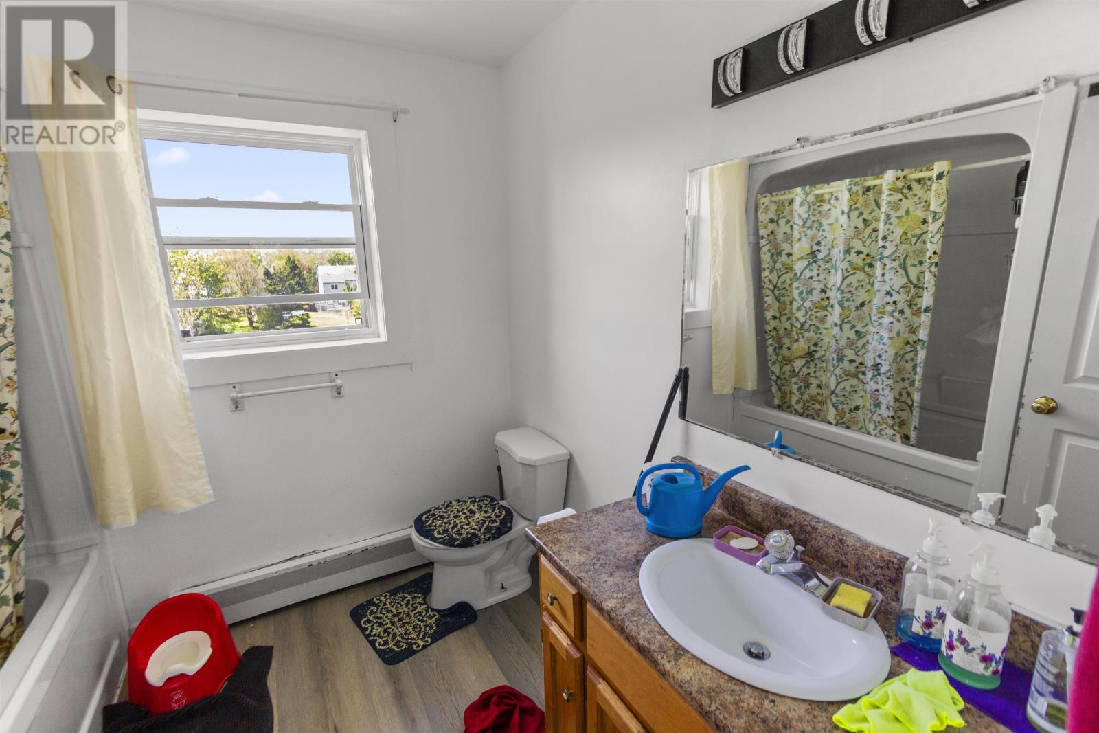 609-611 Queen Street Property Photo 9