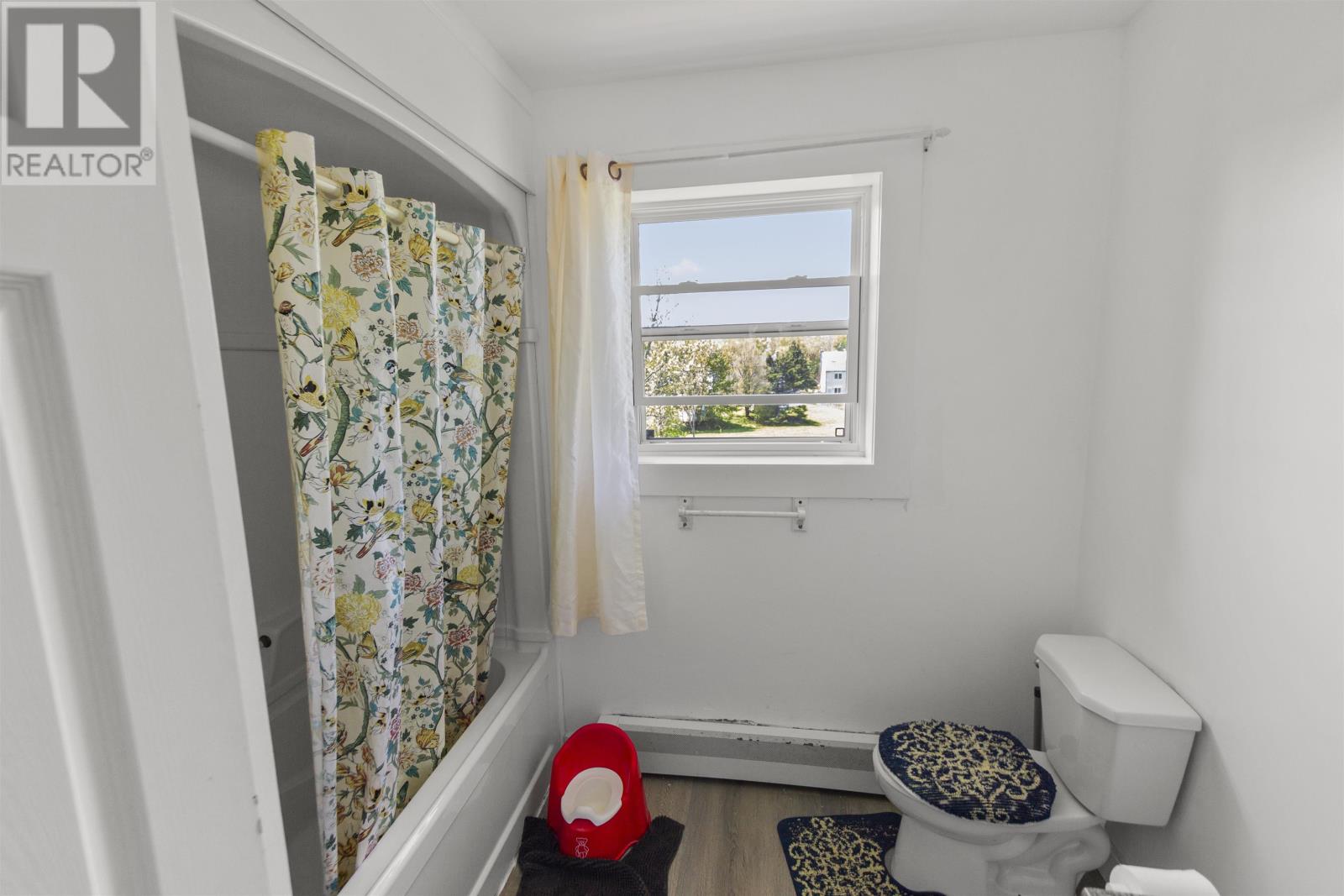 609-611 Queen Street Property Photo 10