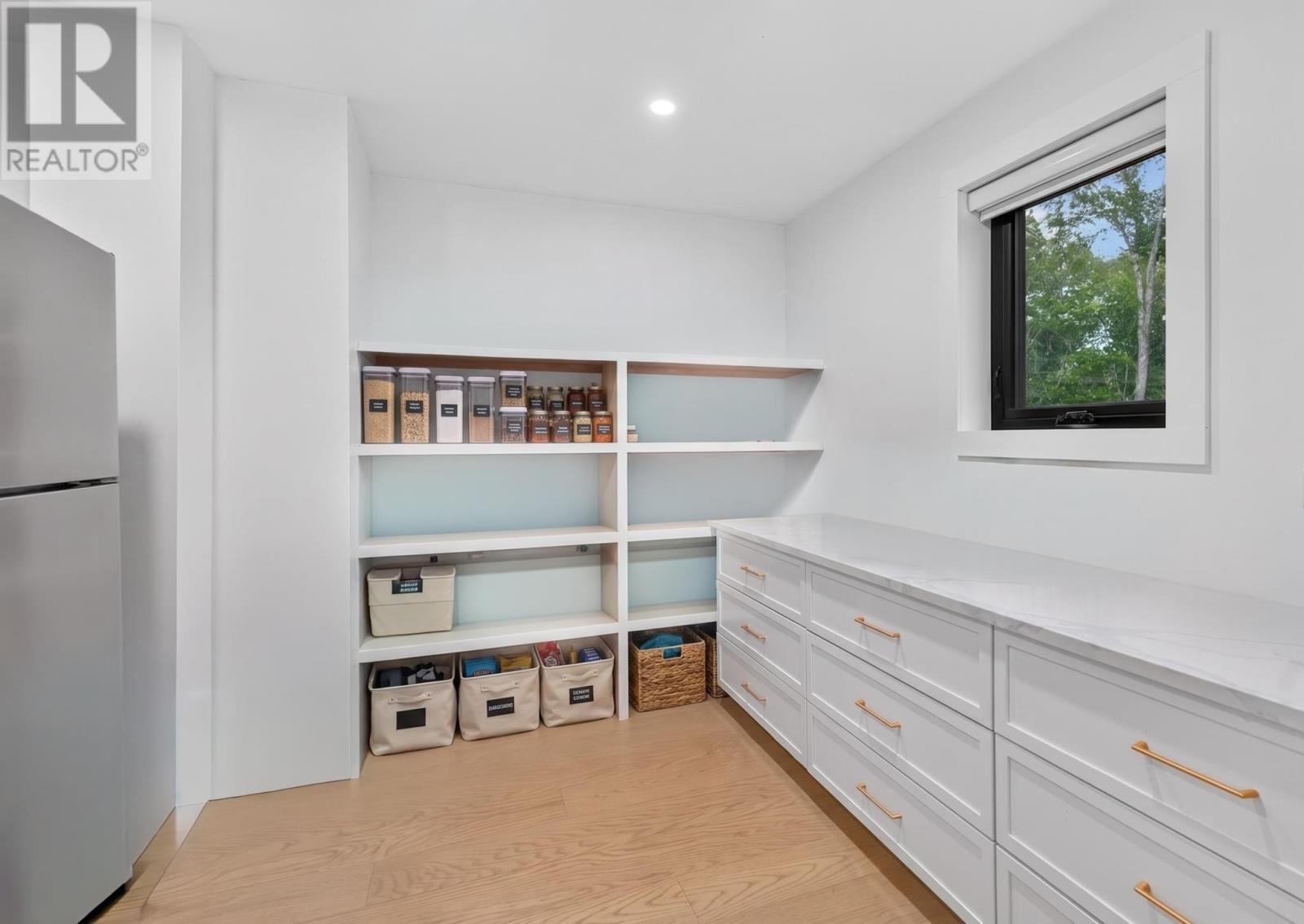 1685 Kingston Road Property Photo 12
