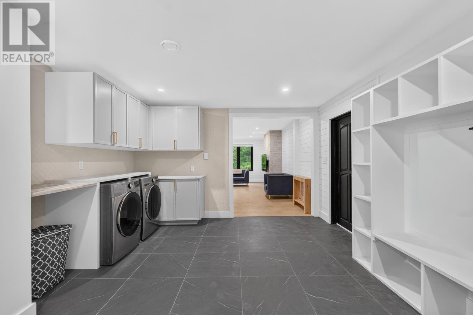 1685 Kingston Road Property Photo 22