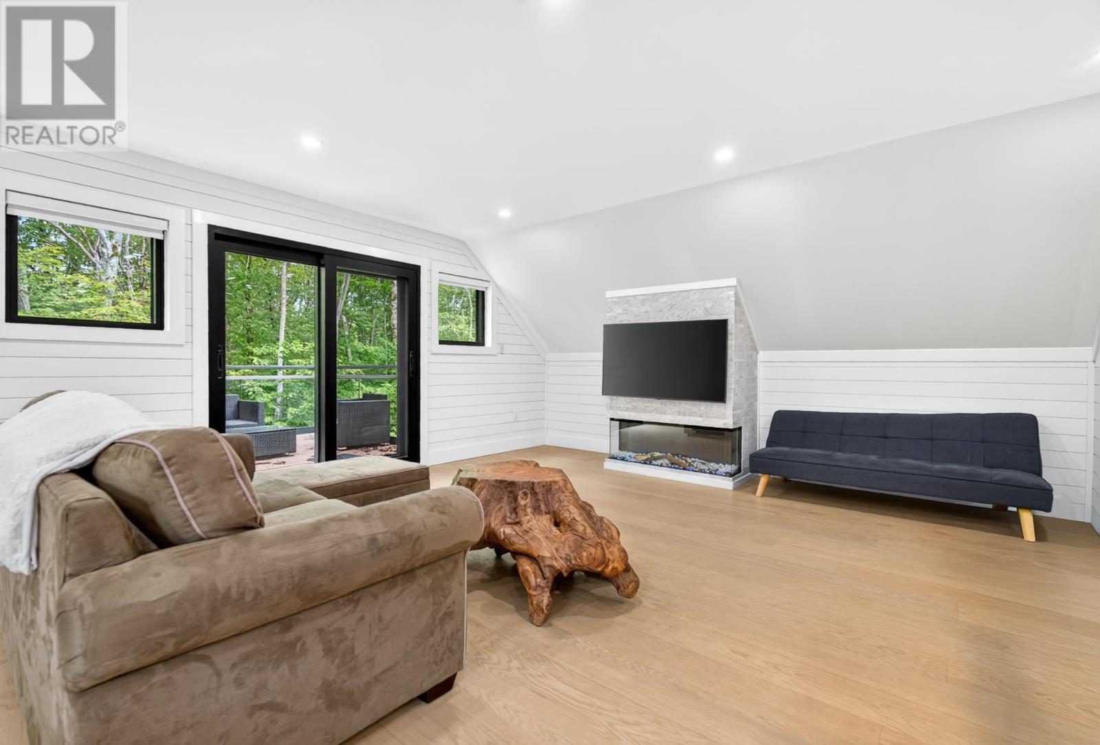 1685 Kingston Road Property Photo 44