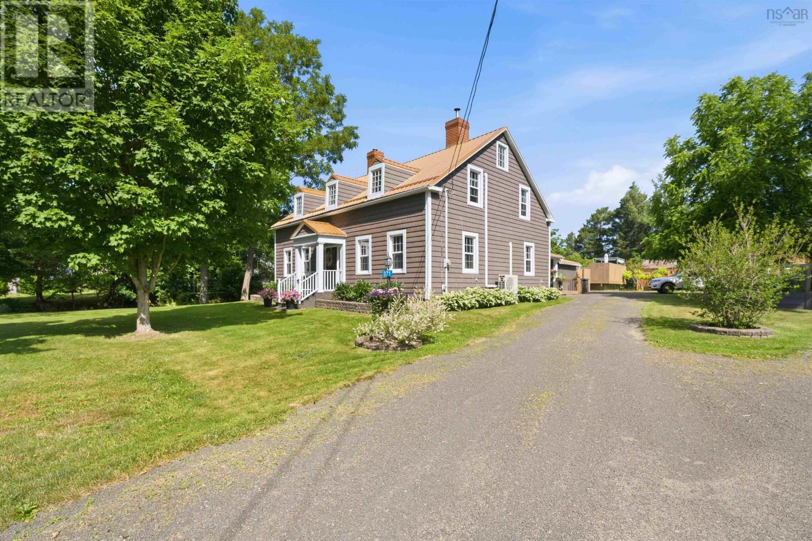 371 Granville Street E Property Photo 3