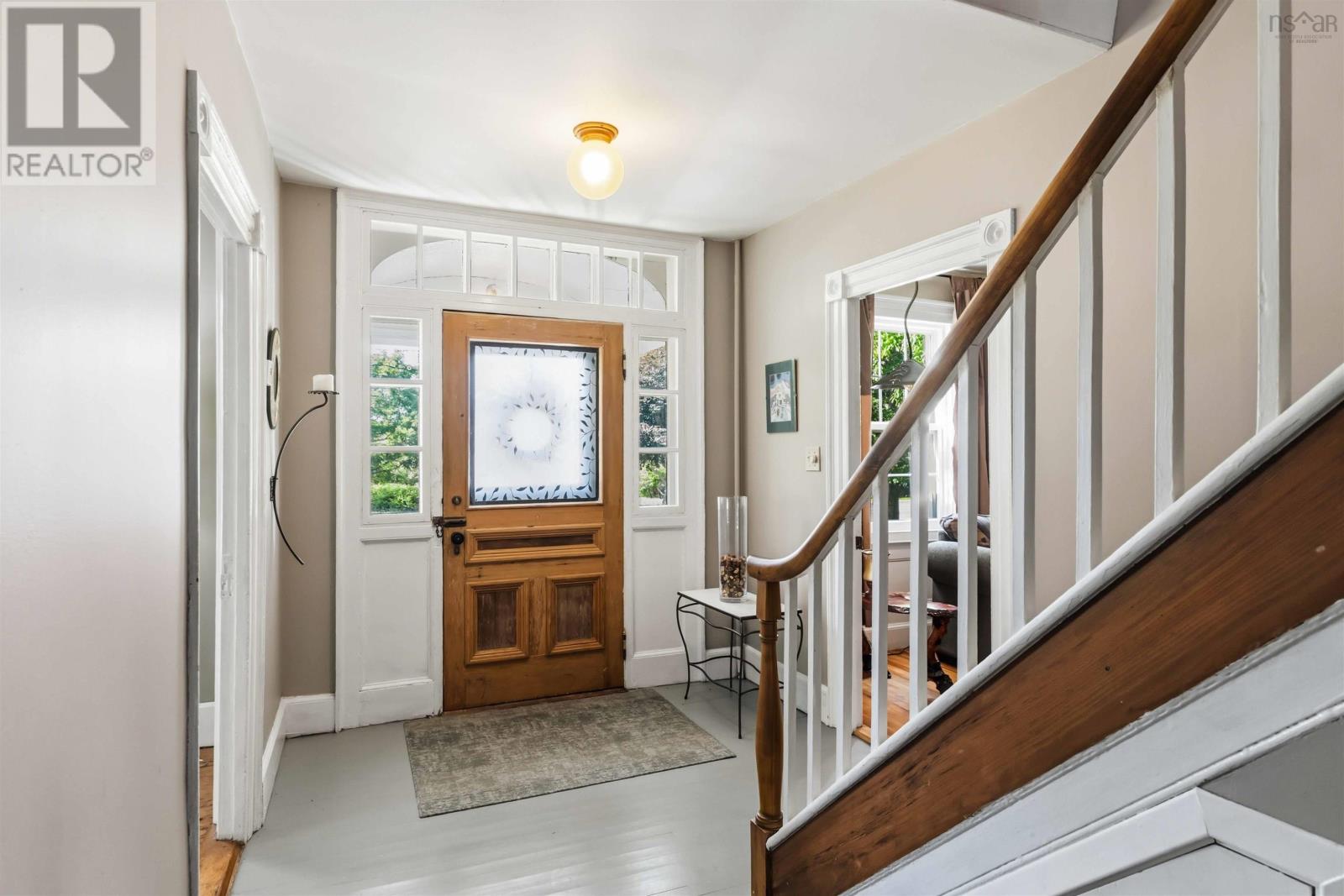 371 Granville Street E Property Photo 5