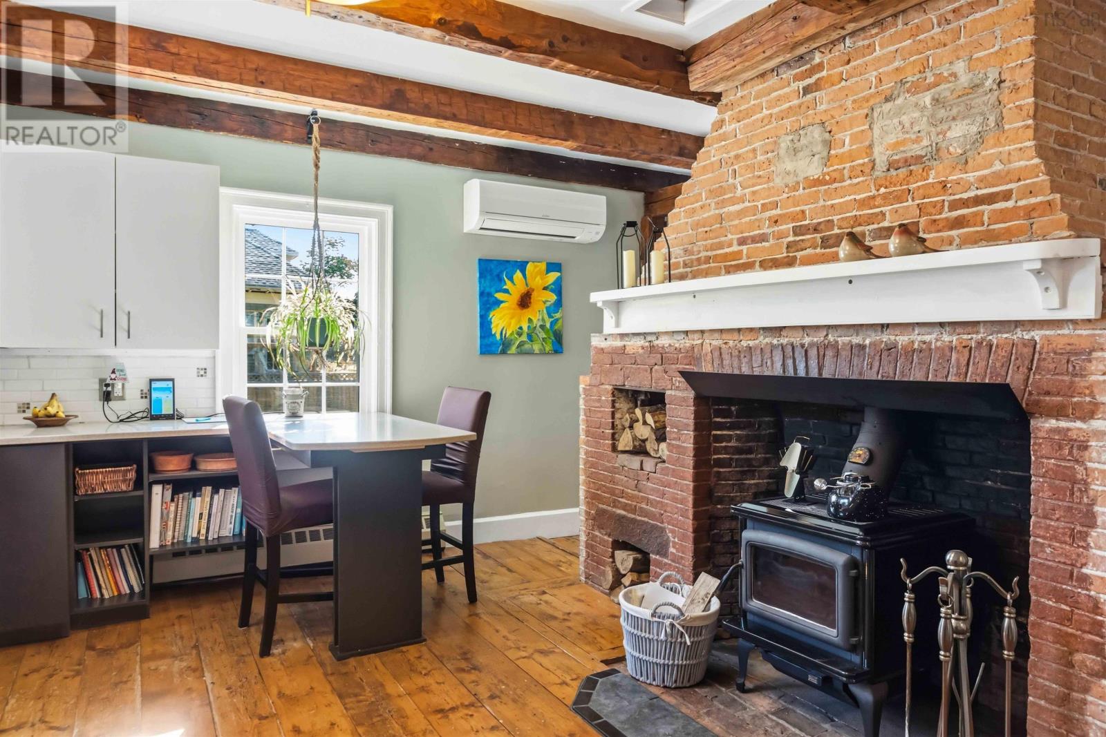 371 Granville Street E Property Photo 12