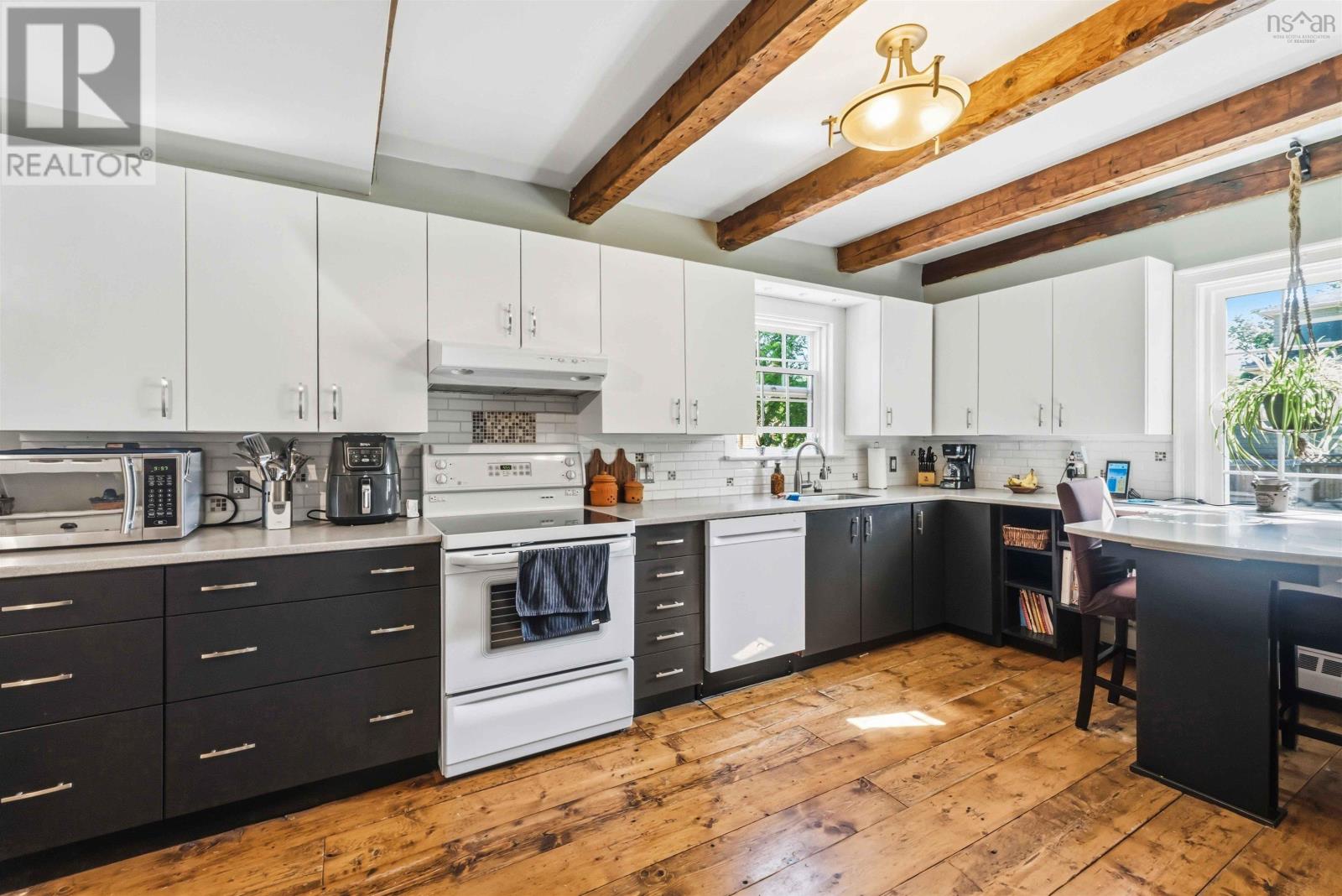 371 Granville Street E Property Photo 16
