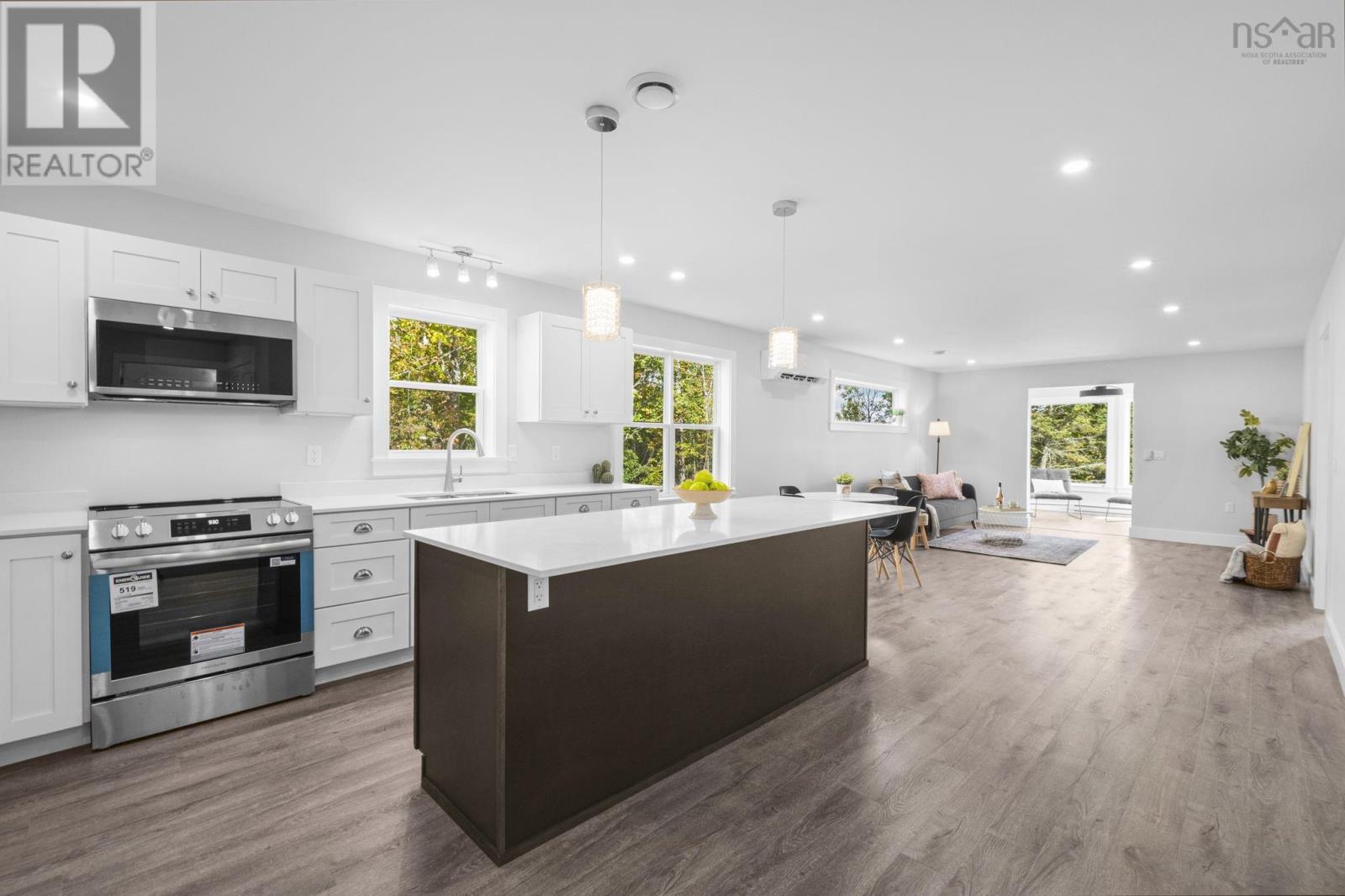 36 Pemberton Avenue Property Photo 8