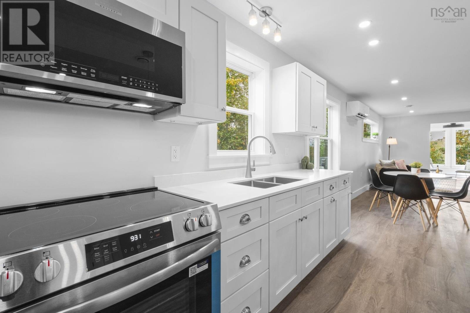 36 Pemberton Avenue Property Photo 10