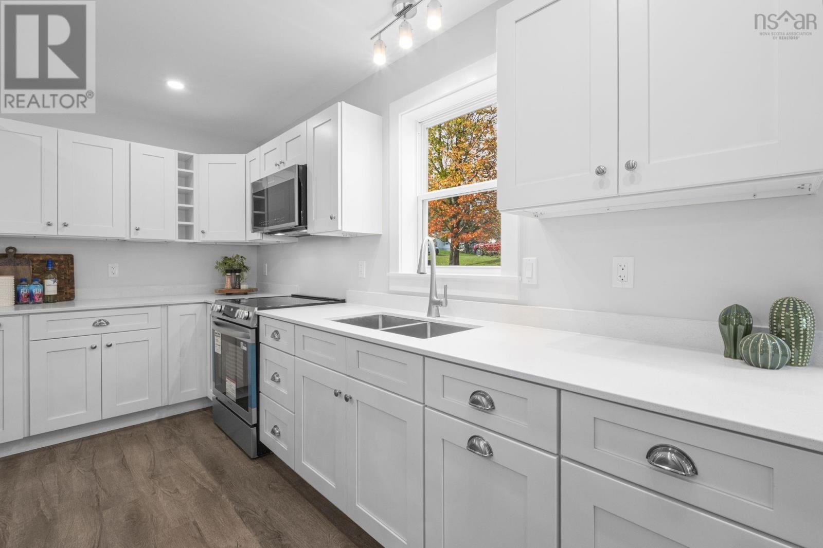 36 Pemberton Avenue Property Photo 12