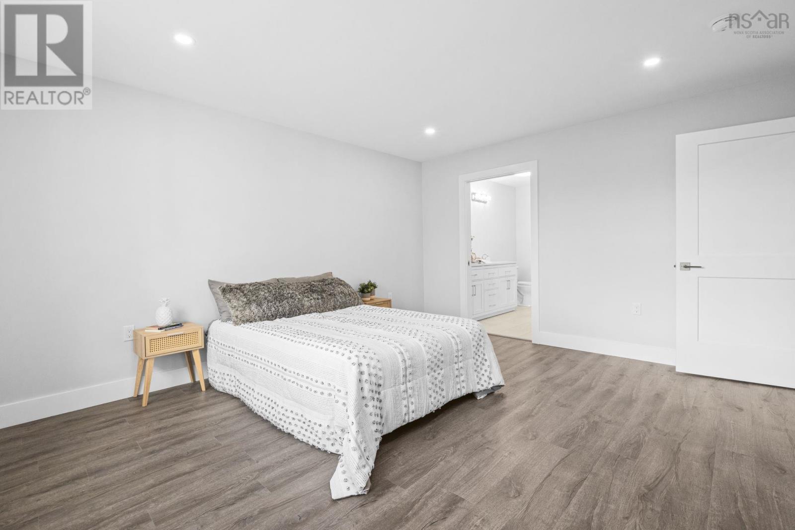 36 Pemberton Avenue Property Photo 28