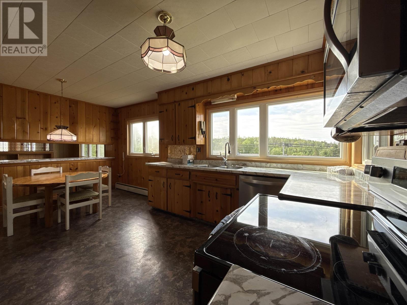 22807 Highway 7 Property Photo 2