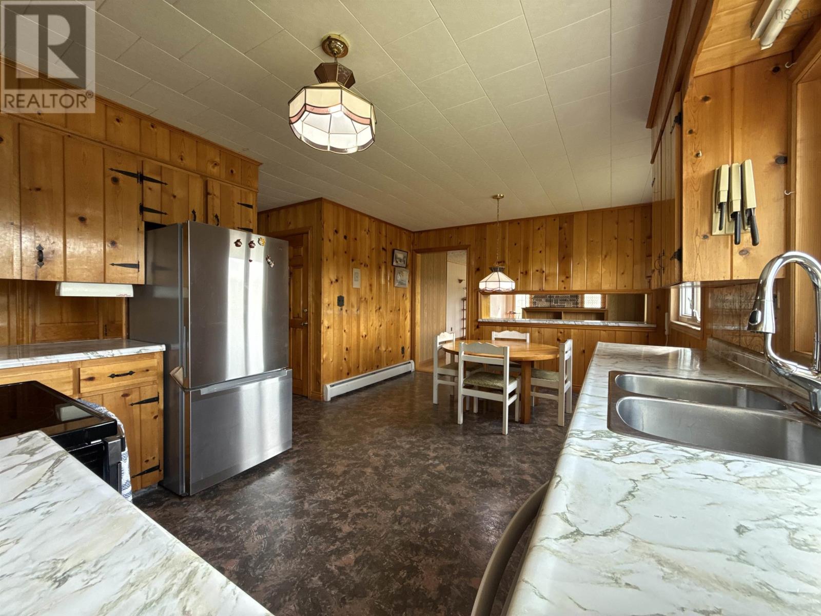 22807 Highway 7 Property Photo 3